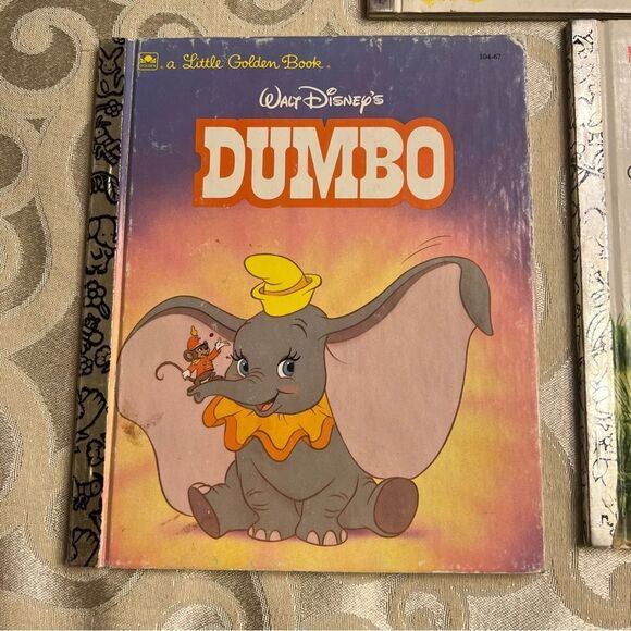 Vintage Golden Books (3): DUMBO , THE FRIENDLY BOOK , TAWNY SCRAWNY LION - Picture 2 of 11
